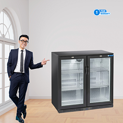 Keep your beverages perfectly chilled and on display with this sleek and efficient refrigerator.