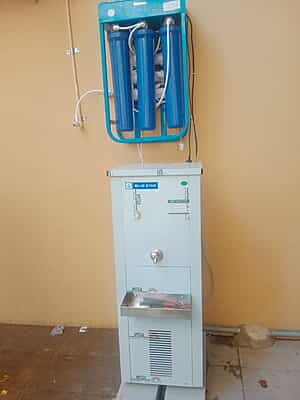 lue Star SDLX 240 water cooler providing chilled water in a busy shop. lue Star SDLX 240 water cooler providing chilled water in a busy shop.