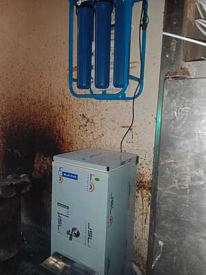 Power Jal Pro Stream 25 A in a modern office setting. Power Jal Pro Stream 25 A in a modern office setting.