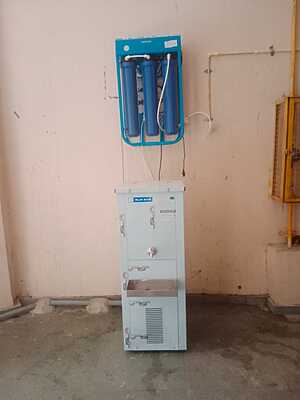 Power Jal Pro Stream 25 A in a modern office setting. Power Jal Pro Stream 25 A in a modern office setting.