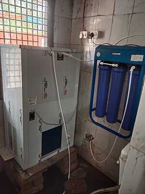 Industrial water purifier with UV sterilization technology. Industrial water purifier with UV sterilization technology.