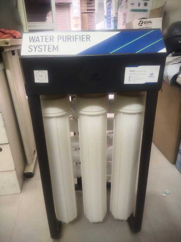 Purifier with UV sterilization and TDS adjuster. Purifier with UV sterilization and TDS adjuster.